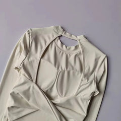 Backless long-sleeve crop top for yoga/fitness.