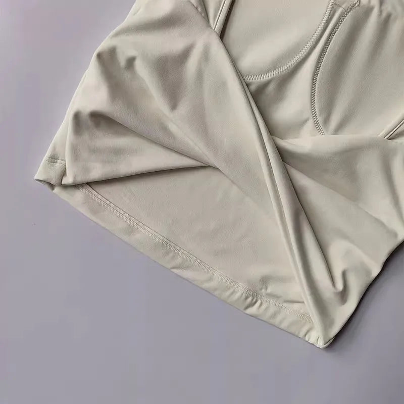 Backless long-sleeve crop top for yoga/fitness.