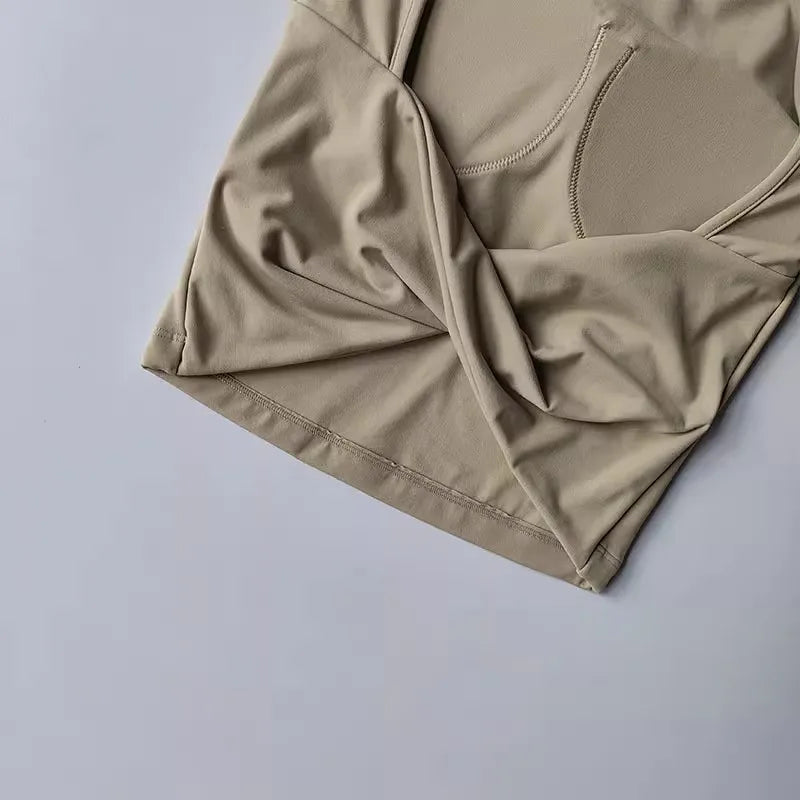 Backless long-sleeve crop top for yoga/fitness.