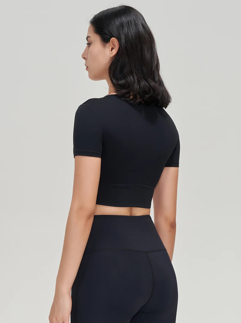 Women’s Gym Crop Top – breathable, elastic, removable pads.