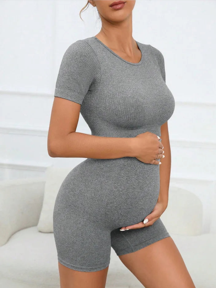 Women's 2-Piece Seamless Maternity Set - Short Sleeve Crop Top & Leggings