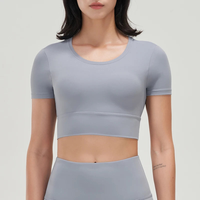 Women’s Gym Crop Top – breathable, elastic, removable pads.