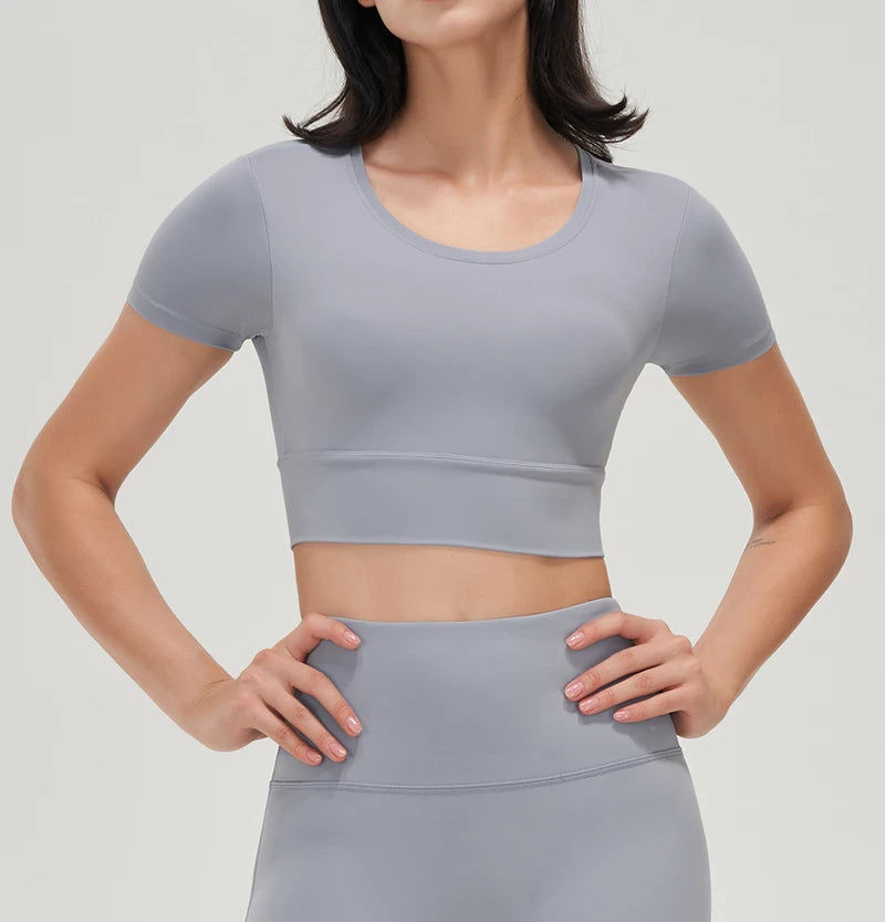 Women’s Gym Crop Top – breathable, elastic, removable pads.