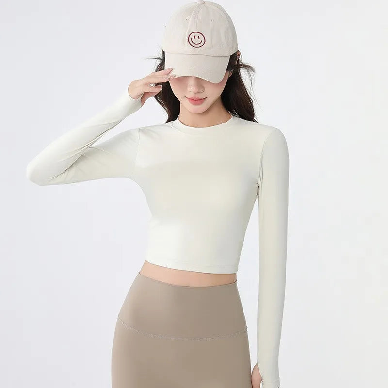 Backless long-sleeve crop top for yoga/fitness.